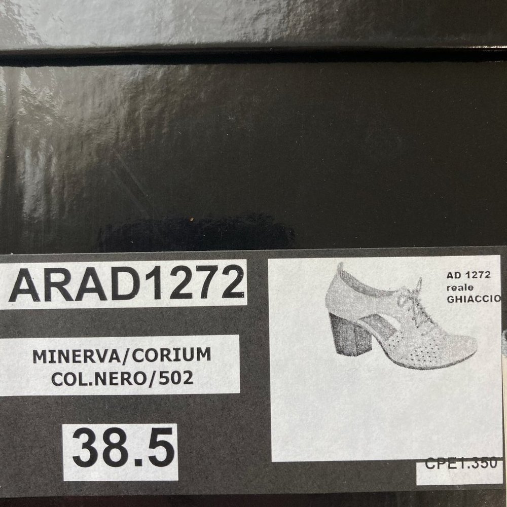 🎉 Gorgeous Italian RETRO VIBE Lace Up Oxford Heels in box Cap Toe 2 TONE US 8.5 - Picture 10 of 11